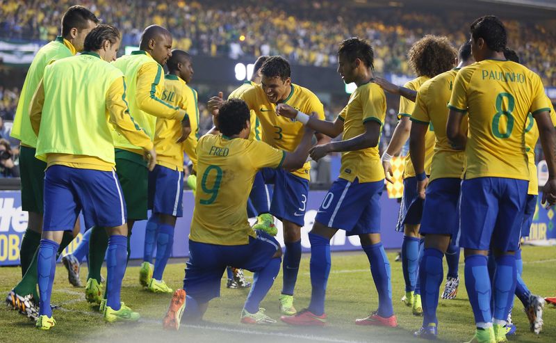 ブラジル対セルビア国際親善試合ネイマール、フレッヂ