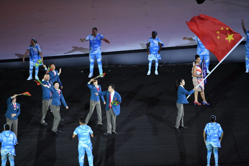 リオ　パラリンピック　開会式　選手団