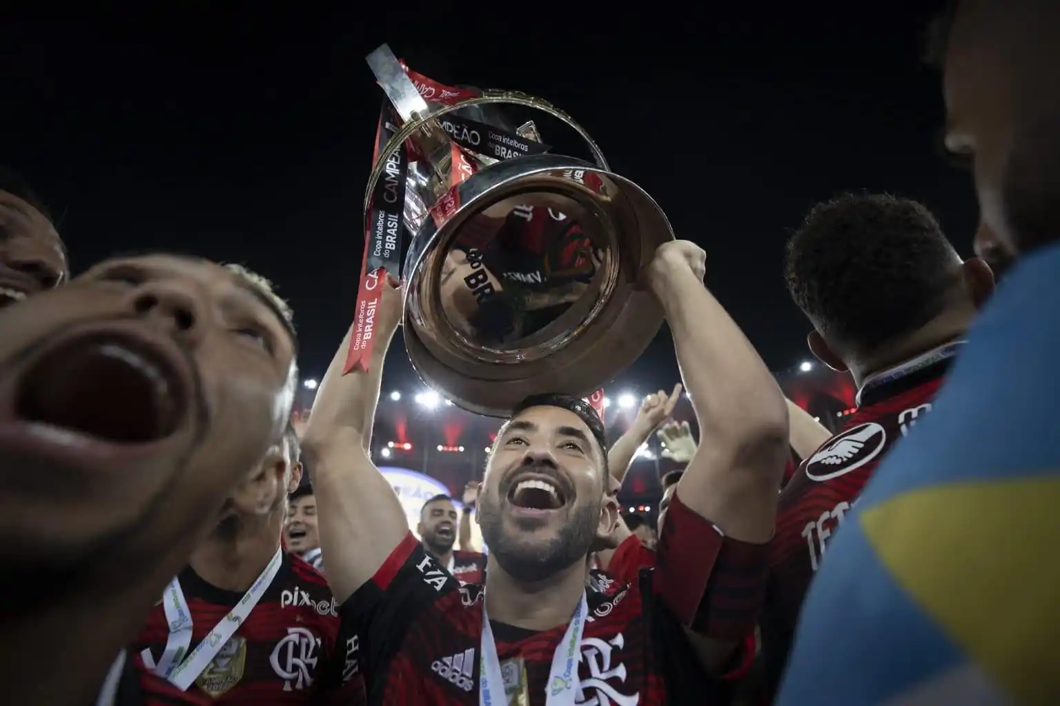 Flamengo bate o Corinthians nos penaltis e conquista a Copa do Brasil 2022