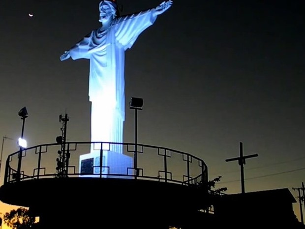 ピタングイ市　キリスト像