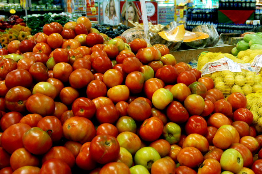 トマト　値下がり　ブラジル　デフレ