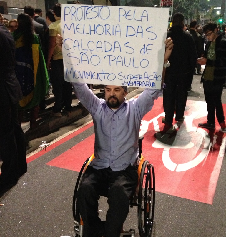 ブラジル抗議デモ